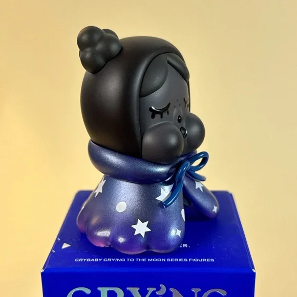 Crybaby Crying to the Moon • Half Moon • POPMART - Picture 5 of 10